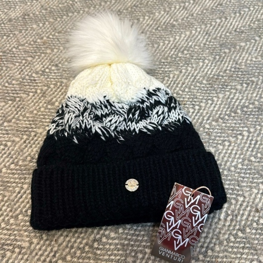 NWT‎ GianMarco Venturi winter black and white Pom hat